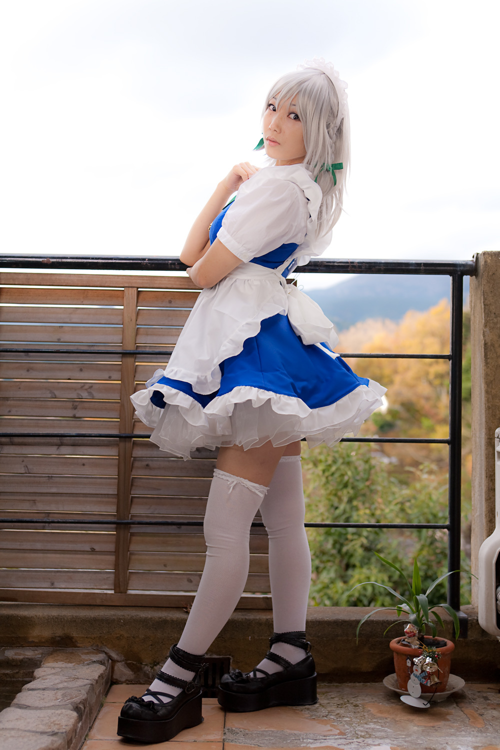 cosplay美女套图 c77 Sakuya Izayoi　白丝假发扮相(1)